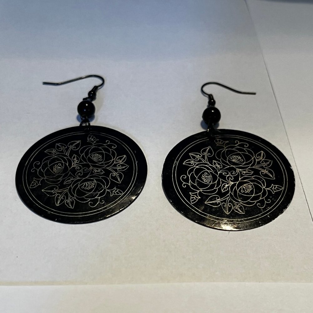 Beautiful Pair of Black & White Dangle Round Pierced Earrings